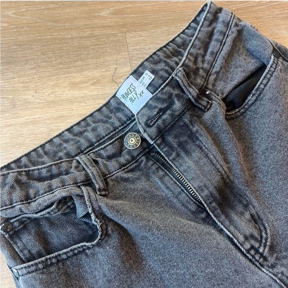 Princess Polly mid -waisted straight leg mom jeans with distress - Picture 3 of 5